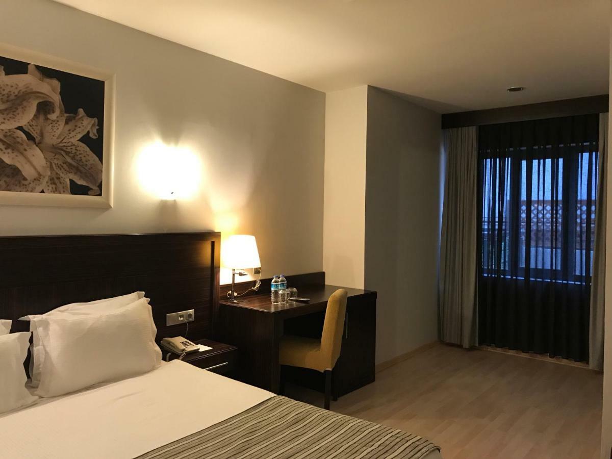 Mim Hotel Istanboel Buitenkant foto